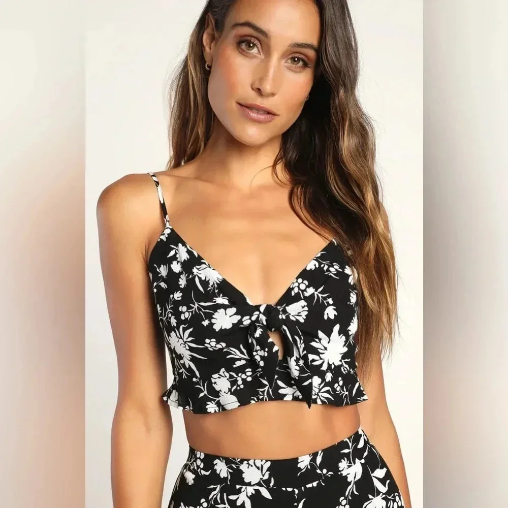 LuLus | Black Floral Crop Tank - Size M